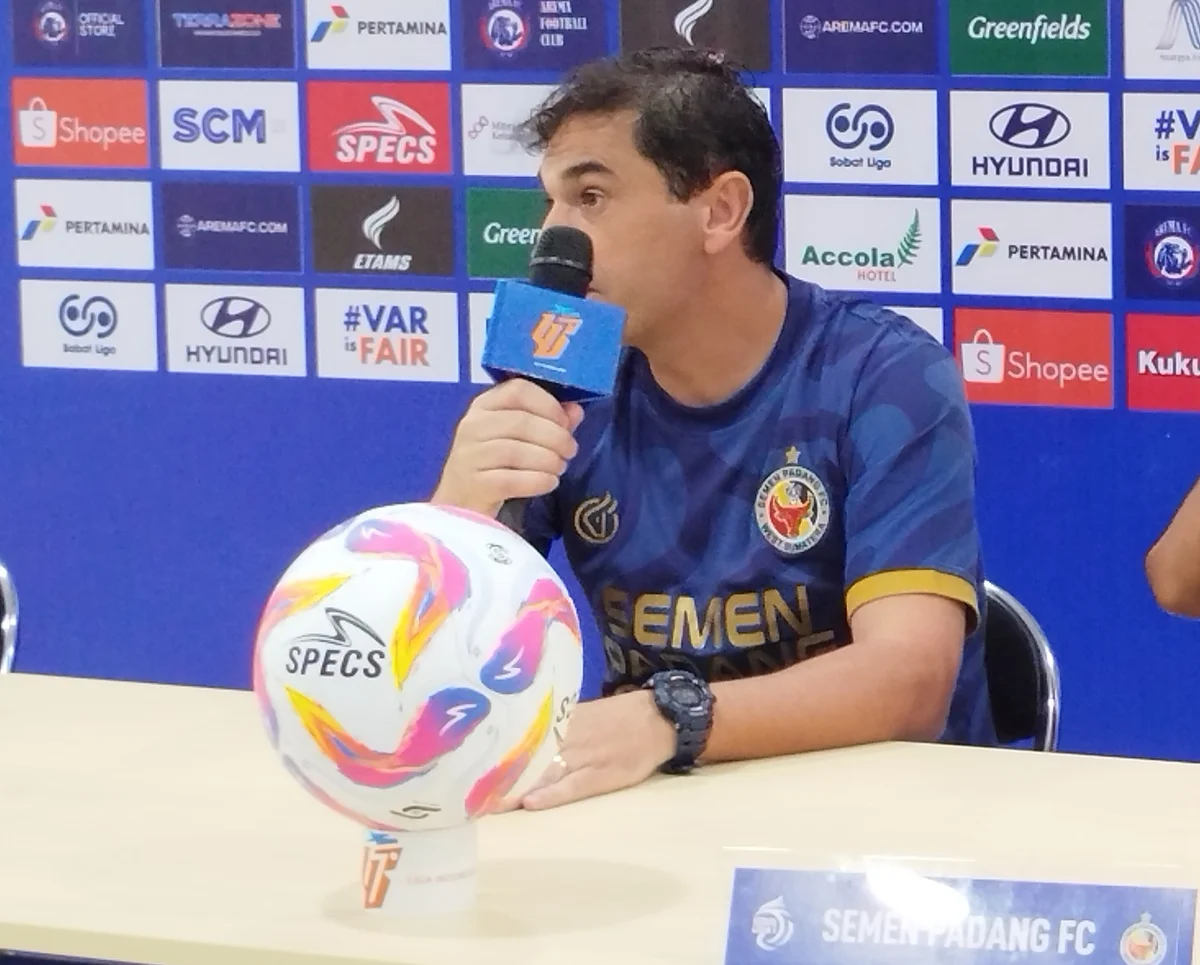 Semen Padang Lolos dari Degradasi, Kontrak Eduardo Almeida Bakal Diperpanjang Semen Padang Lolos dari Degradasi Kontrak Eduardo Almeida Bakal Diperpanjang